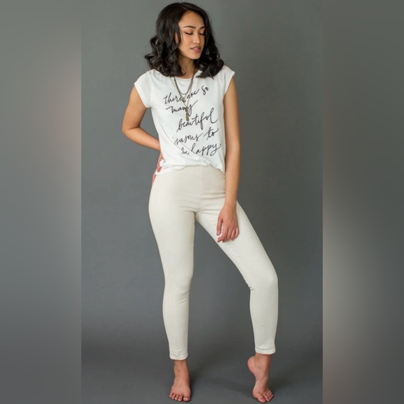 Brytny High Waisted Denim Ecru Jeans NWT - Picture 9 of 14